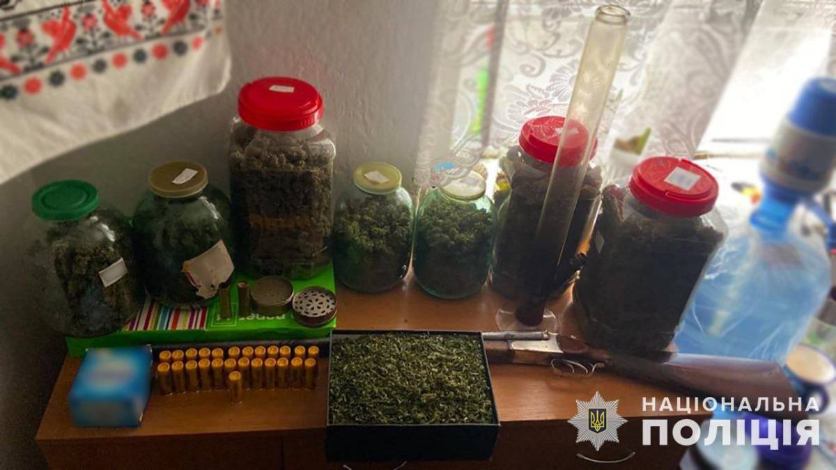 У Запоріжжі у місцевого Ескобара поліцейські вилучили канабісу на 700 тисяч гривень