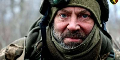 Їхні спини закривають українців