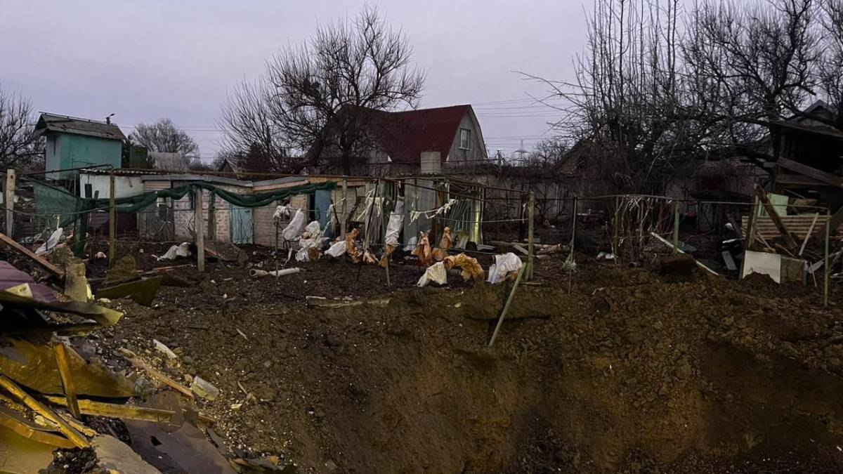 Наслідки нічного ракетного обстрілу Заводського району Запоріжжя, ФОТО