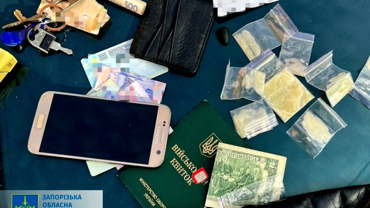 В Запоріжжі затримали групу осіб, що збували метамфетамін