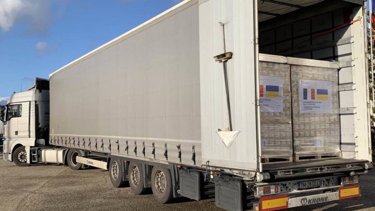 З Франції до України відправили перший мільйон LED-лампочок