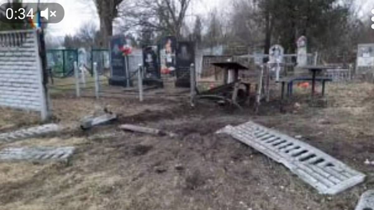 У Біленьківській громаді російські фашисти обстріляли цвинтар