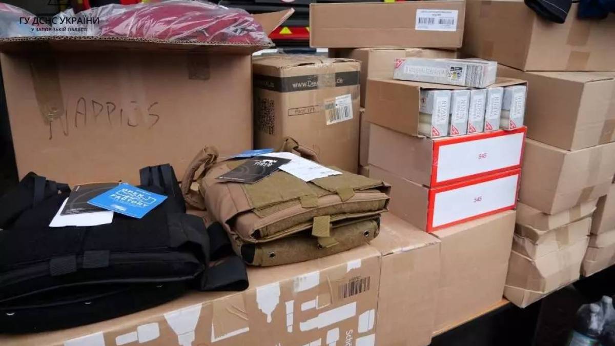 Запорізькі рятувальники отримали гуманітарну допомогу від благодійного фонду
