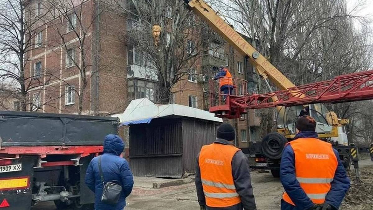 Продовжується демонтаж незаконних споруд