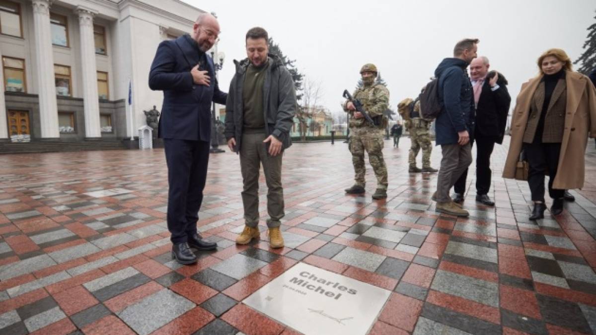 На Алеї сміливості у Києві з’явилася табличка з іменем Шарля Мішеля