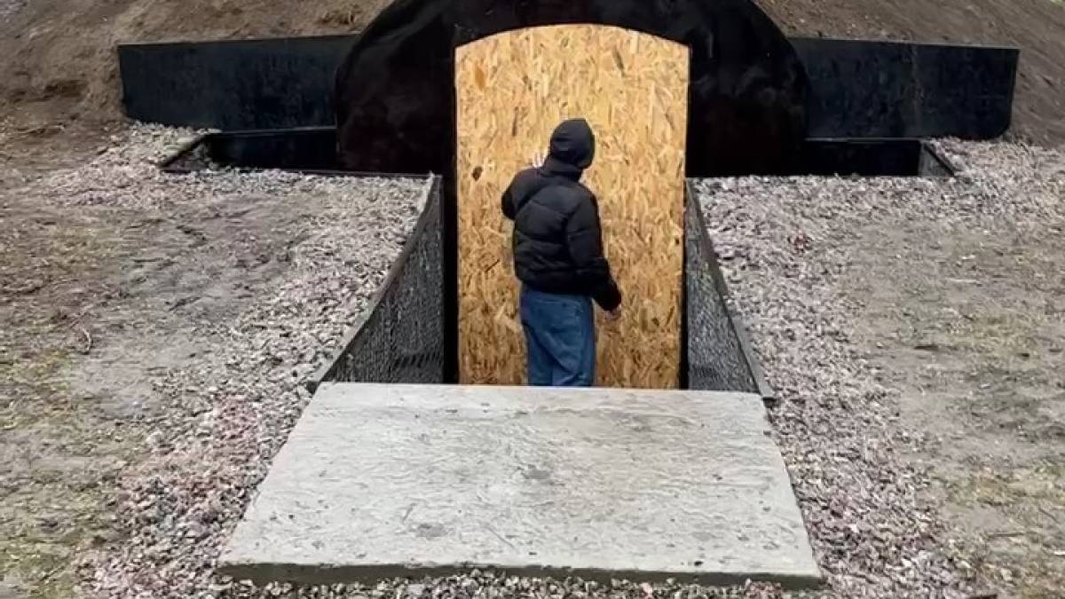 Запоріжці цікавляться, як потрапити у зачинені мобільні укриття?