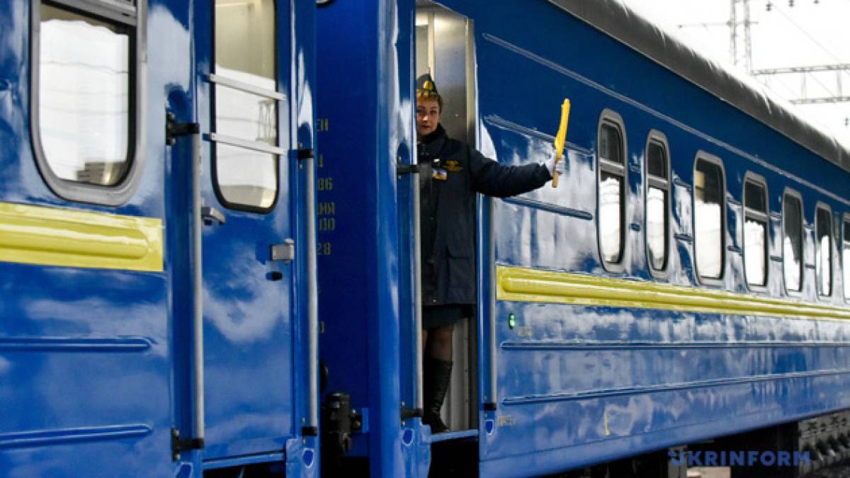 Укрзалізниця повідомляє про затримку потягів через російські обстріли