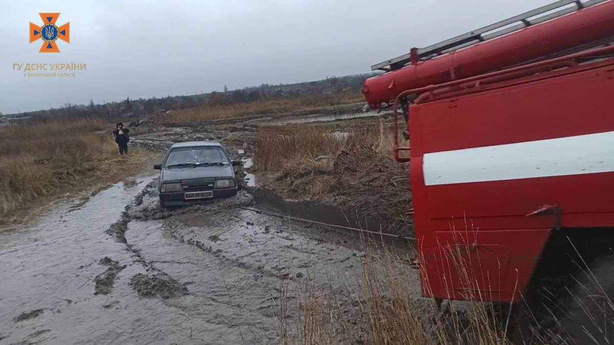 На “Дороге жизни” под Васильевкой подорвался на мине гражданский автомобиль – есть погибшие