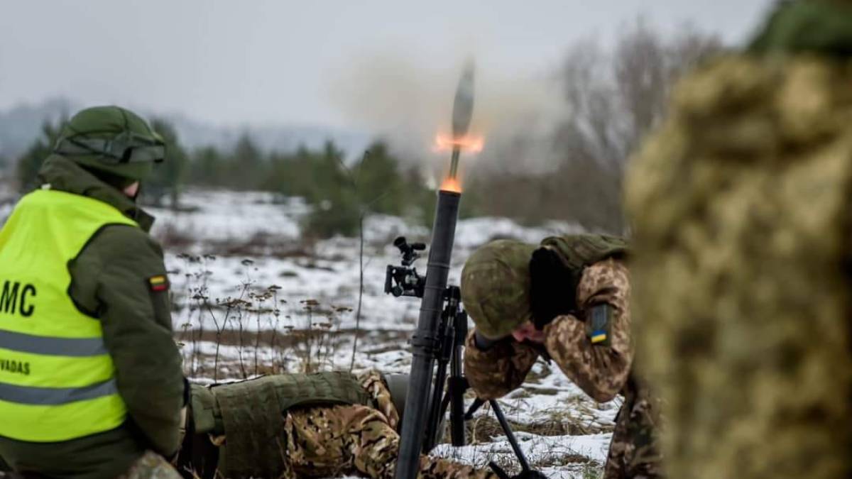 ЗСУ відбили 13 ворожих атак, знищили три пункти управління і два склади боєприпасів – Генштаб