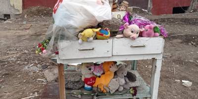Дітям зруйнованого під’їзду Зестафонської, 8