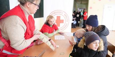 У Запоріжжі Червоний Хрест видає ваучери на покупки в «Сільпо»