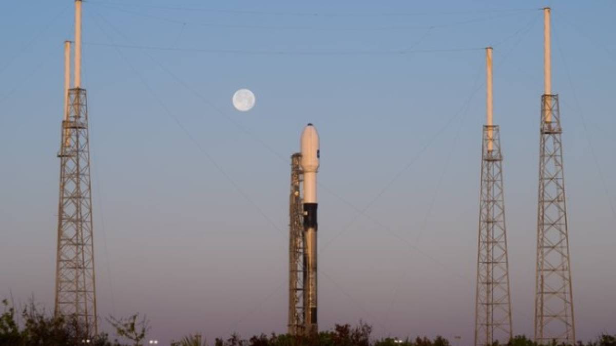 SpaceX вивела на орбіту іспанський супутник зв’язку