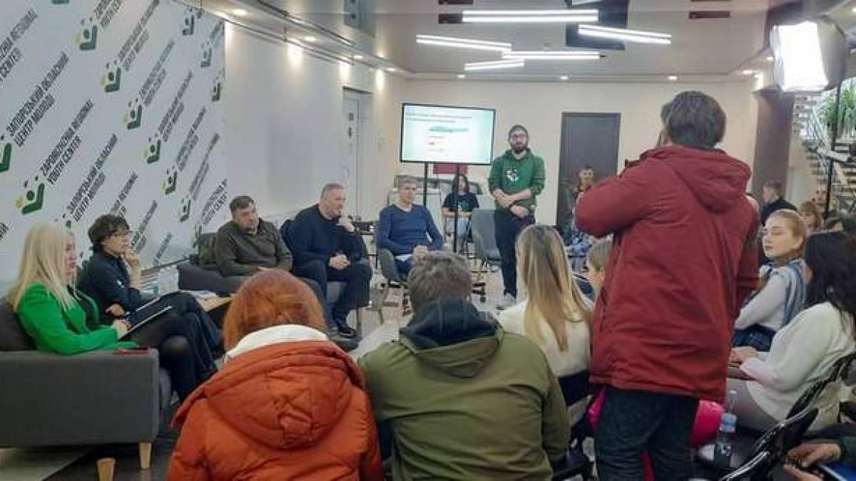 Як живеться тим, кому нема де жити, і як отримати обіцяні владою десять тисяч допомоги?