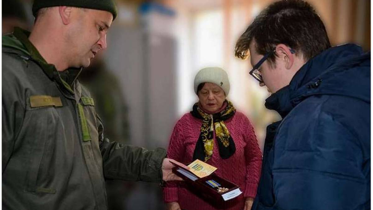 У Запоріжжі орден «За мужність» передали родині загиблого гвардійця-захисника