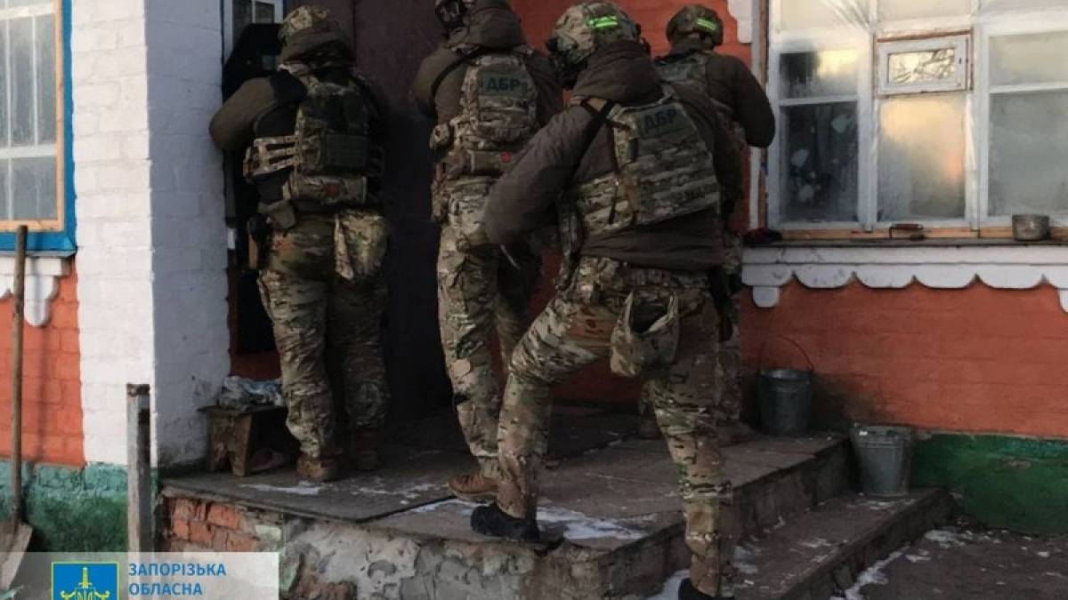 У Запорізькій області затримано експравоохоронця, який добровільно співпрацював  з російськими фашистами