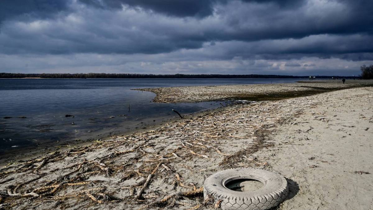 Росія осушує величезне українське водосховище, ставлячи під загрозу атомну станцію, –