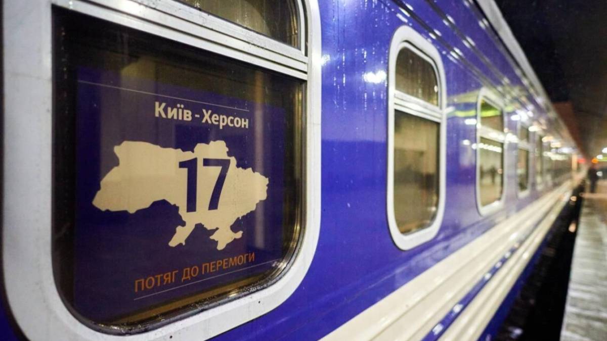 “Укрзалізниця” усунула пошкодження колії на Херсонщині, з вівторка поїзди підуть за графіком