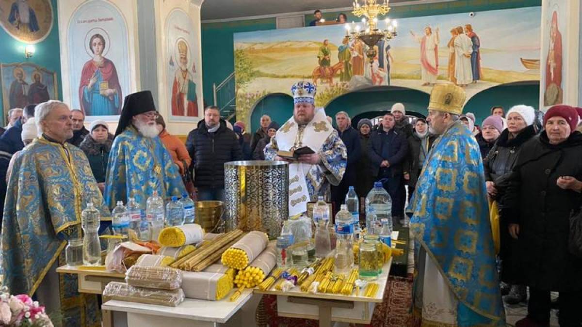 У Запорізькому кафедральному соборі Святої Трійці молилися за мир в Україні (фото)