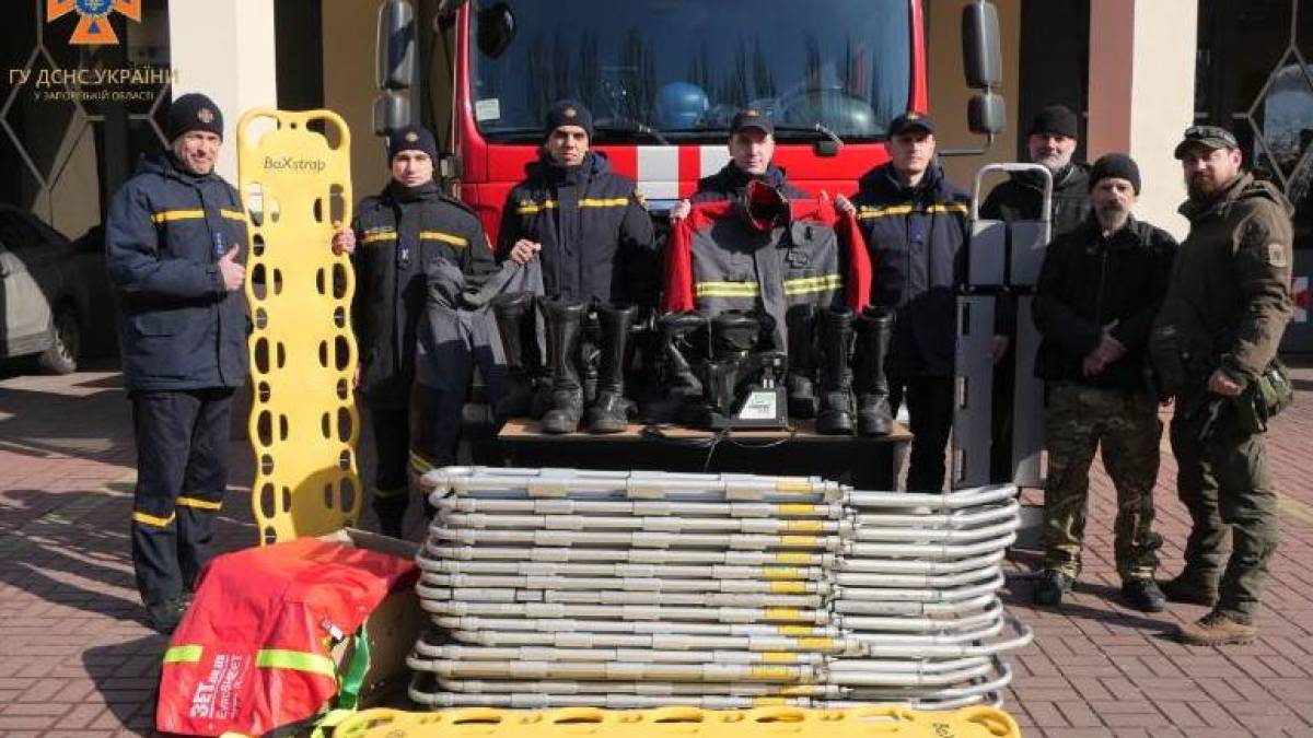У Запоріжжі волонтери передали рятувальникам тепловізор і спецобладнання
