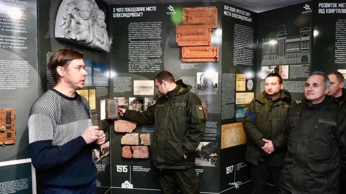 Гвардійці ознайомилися з дивовижним архітектурним світом Запоріжжя (фото)