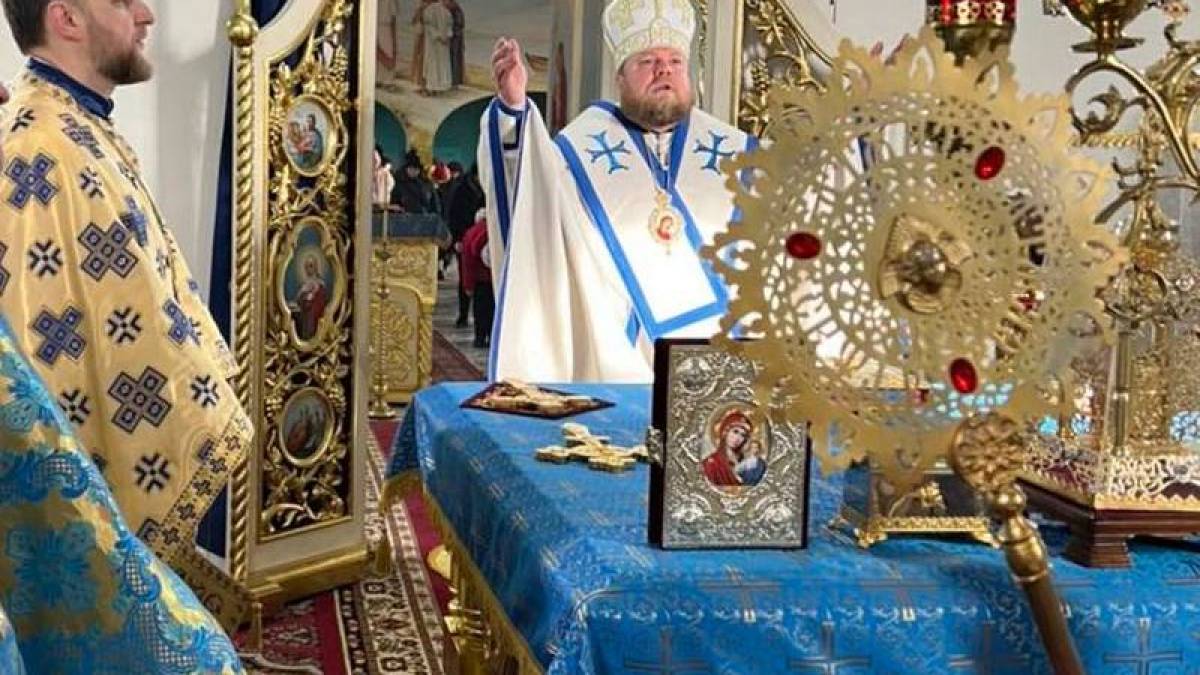 Божественна літургія у запорізькому кафедральному соборі Святої Трійці (фото)