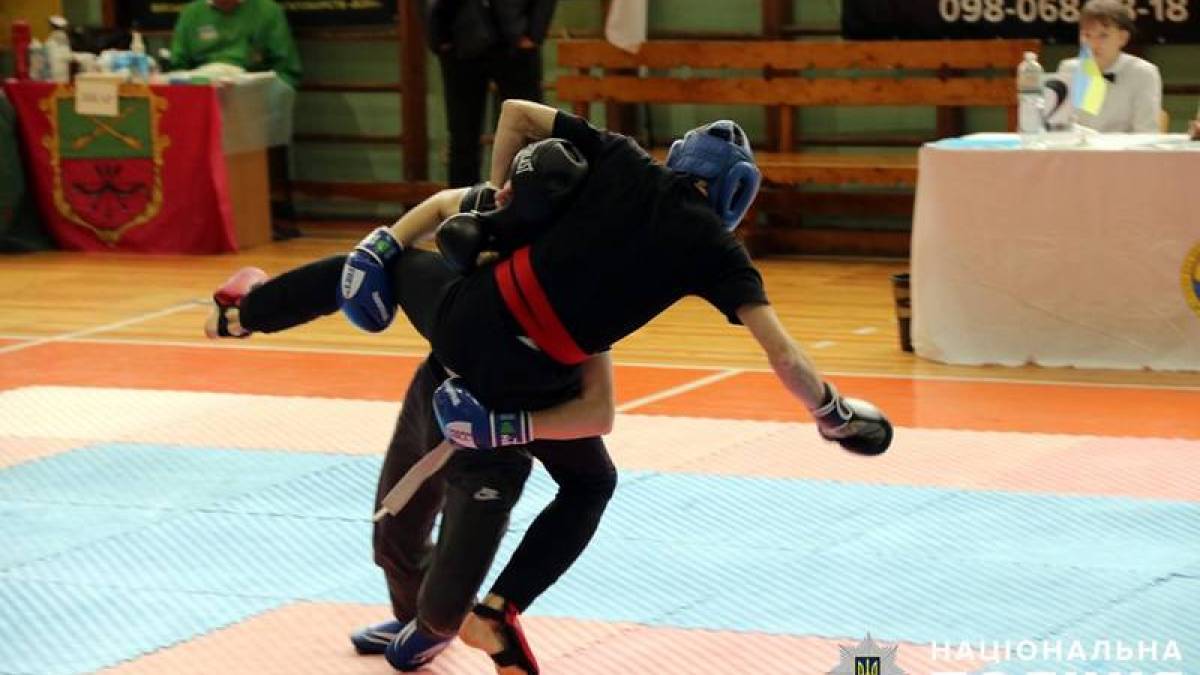 Запорізькі поліцейські взяли участь у чемпіонаті міста з військово-спортивного багатоборства (фото)