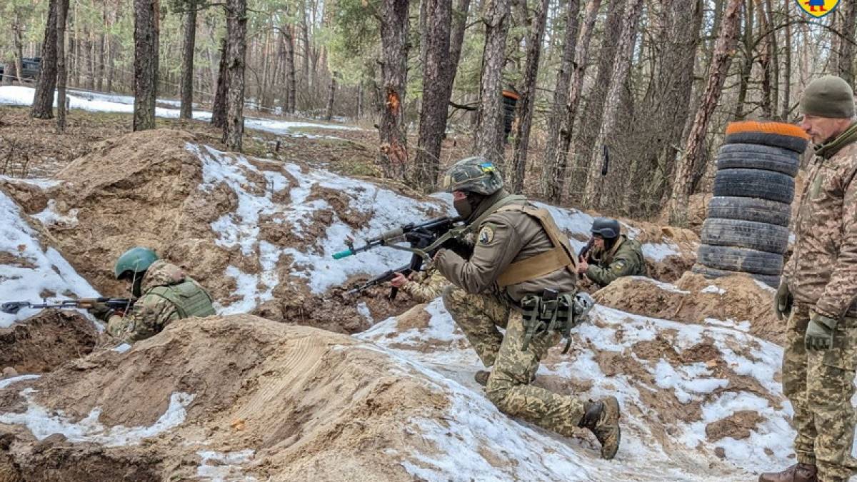 Тренуються бійці Запорізької окремої бригади територіальної оборони (фото)