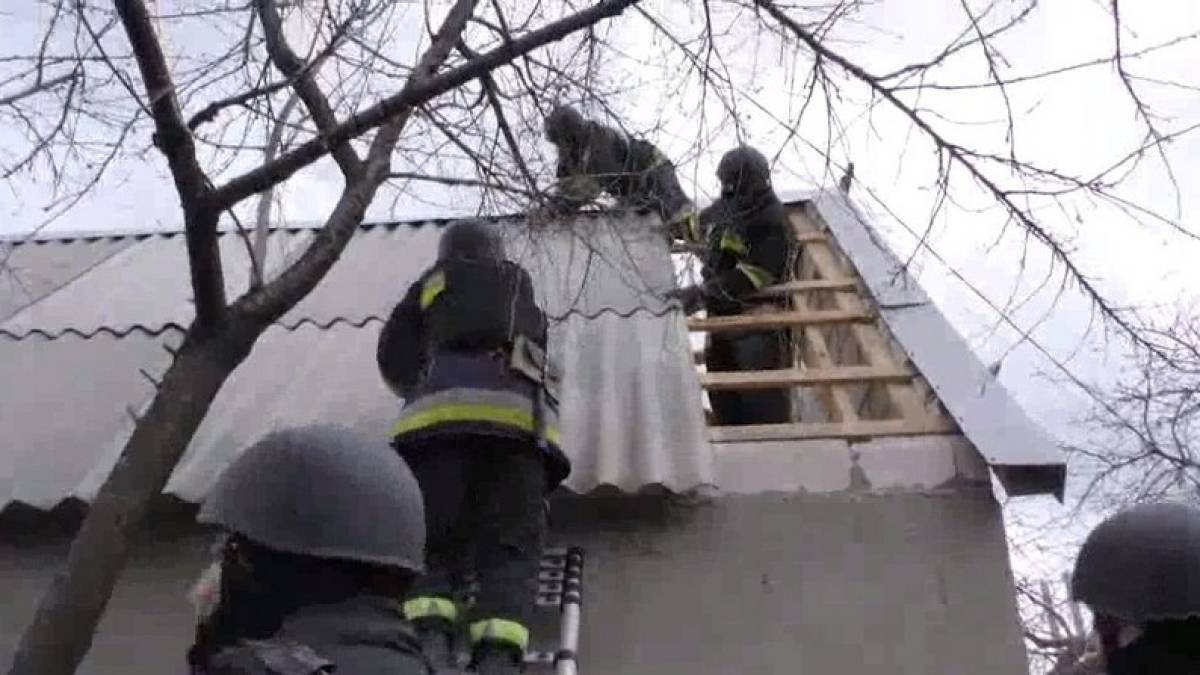 У передмісті Запоріжжя ліквідують наслідки ворожого ракетного удару