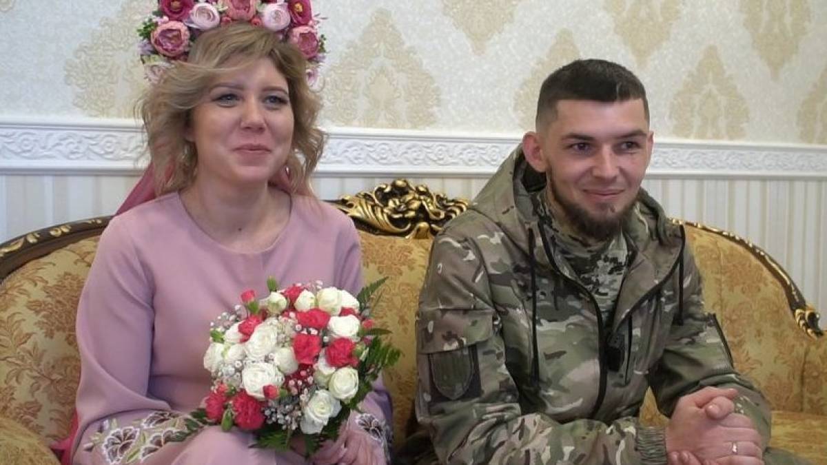 У Запоріжжі побралися переселенка з Маріуполя та військовослужбовець із Оріхова