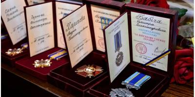 У Запоріжжі родини загиблих нацгвардійців отримали державні нагороди