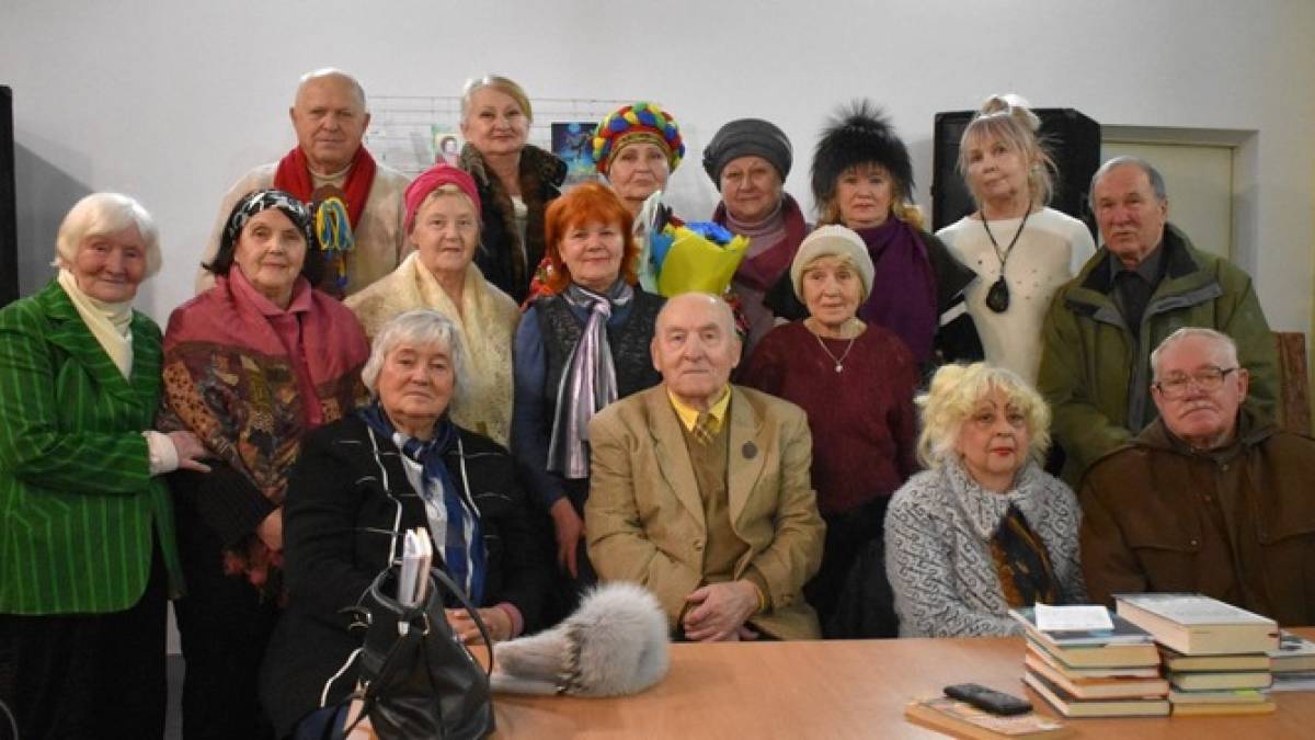 У Запорізькій обласній науковій бібліотеці відбулася презентація гумористичної книги «Кураж: гумор і не тільки»