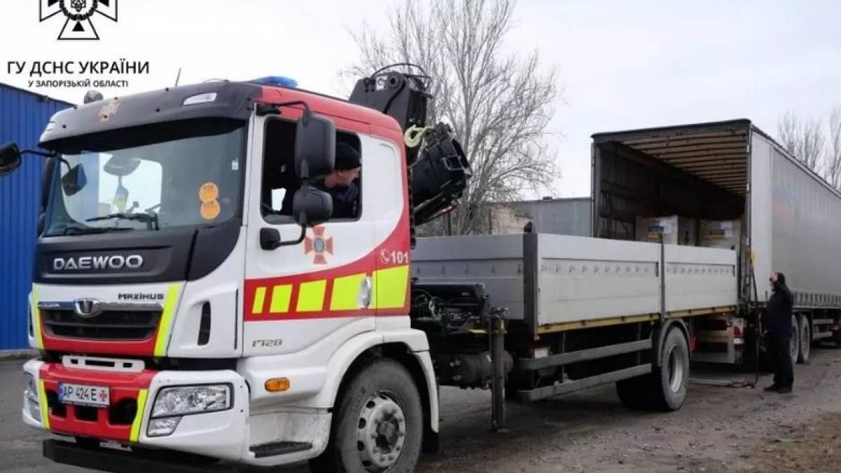 Запорізькі рятувальники отримали гуманітарну допомогу — м’ясні консерви (фото)