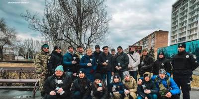 У Запоріжжі поліцейські разом із активістами видаляють наркорекламу (фото)