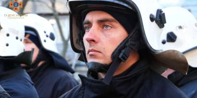 У Запорівжжі рятувальники ДСНС продовжують пошуково-рятувальні роботи на місці ворожої атаки