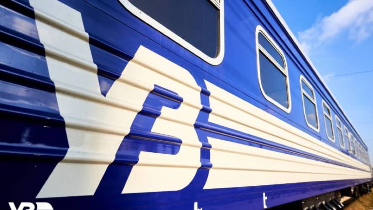 Два поїзди до Запоріжжя затримуються через перебої з електропостачанням