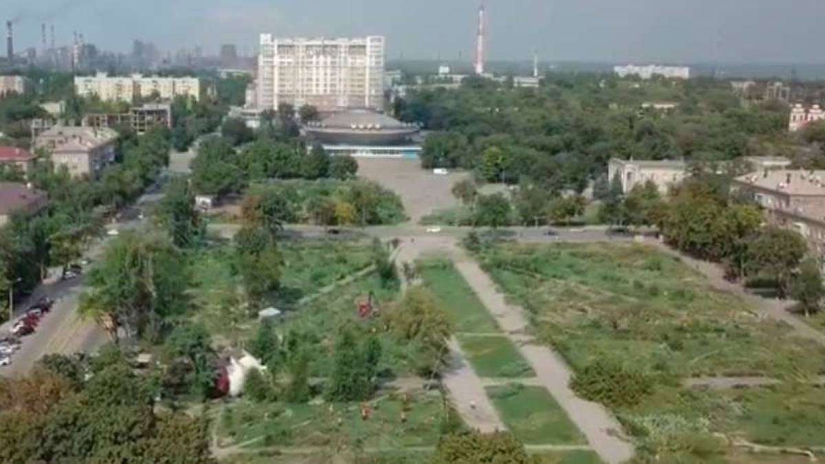 В Запорожье депутаты поддержали переименование сквера Яланского в сквер имени Дениса Тарасова