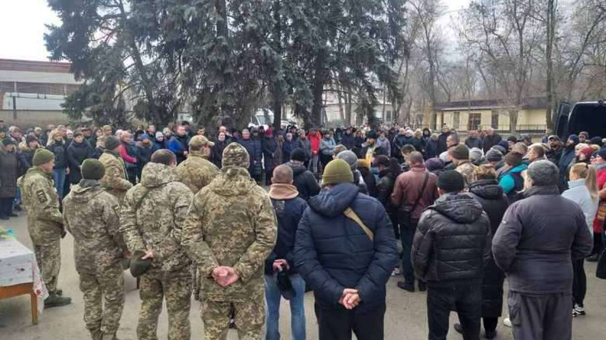 У Вільнянську проводили в останню путь загиблого героя