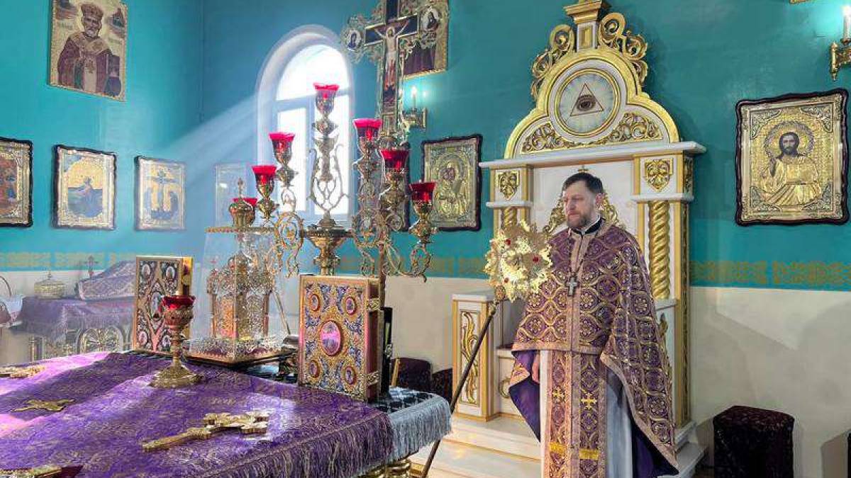 Божественна літургія у запорізькому Свято-Троїцькому  кафедральному соборі (фото)