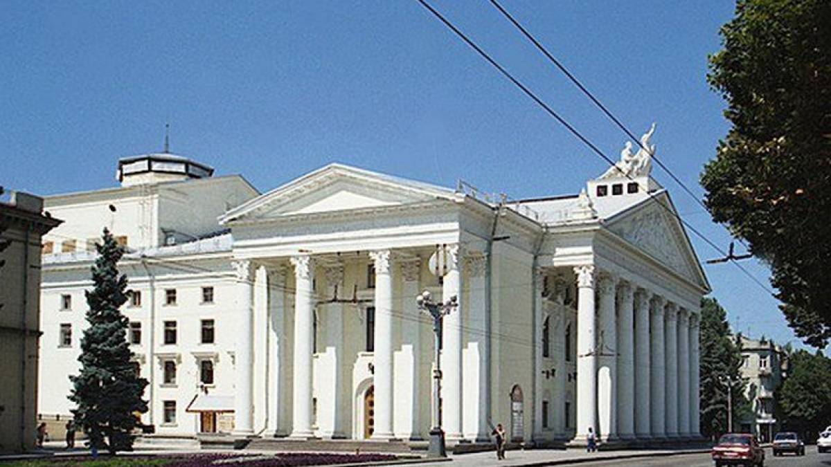 Запорізький театр імені Магара відчиняє свої двері та сцену