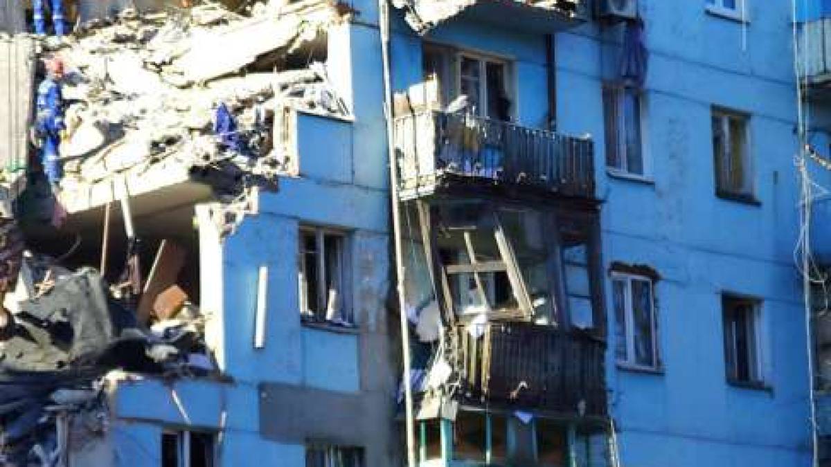 Разрушенный ракетой 2 марта дом в Запорожье: фоторепортаж журналистки МИГа с места трагедии