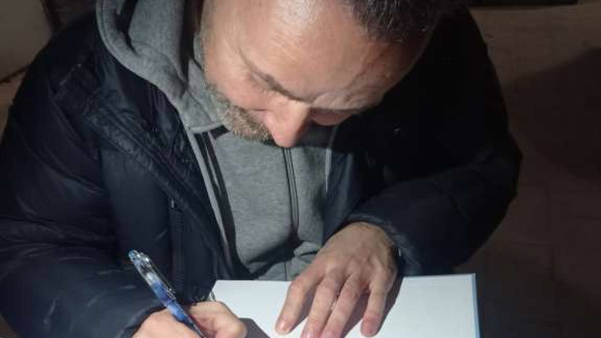 Автор “Снігопаду у раю” подарував запоріжцям трошки раю