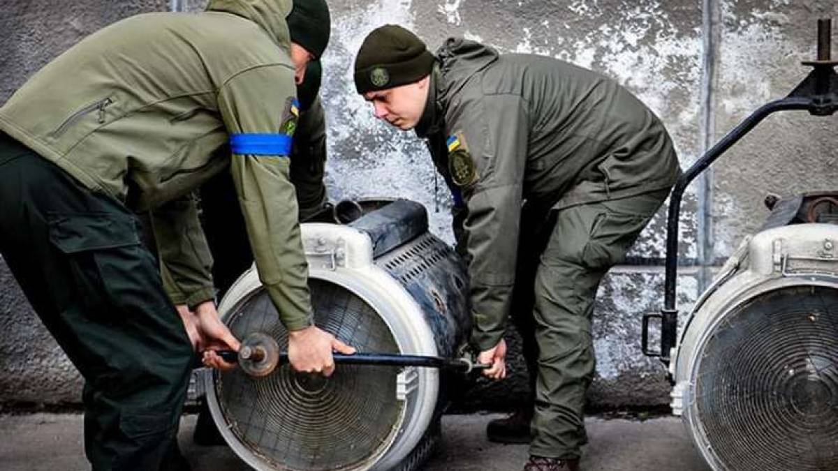 Запорізькі гвардійці отримали потужні прожектори для знищення ворожих безпілотників