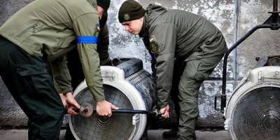 Запорізькі гвардійці отримали потужні прожектори для знищення ворожих безпілотників