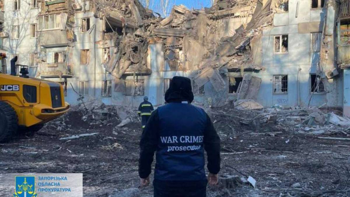 Удар ракетой по многоэтажке в Запорожье: пять человек считаются пропавшими без вести, среди них – ребенок