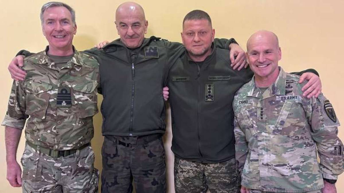 Залужний зустрівся з групою вищих воєначальників зі США, Великої Британії та Польщі