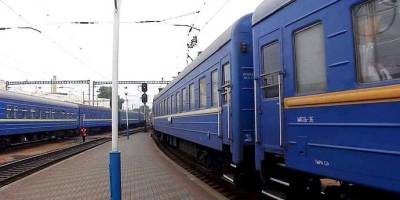 “Укрзалізниця” повідомила про рейси, які затримуються через ворожу атаку