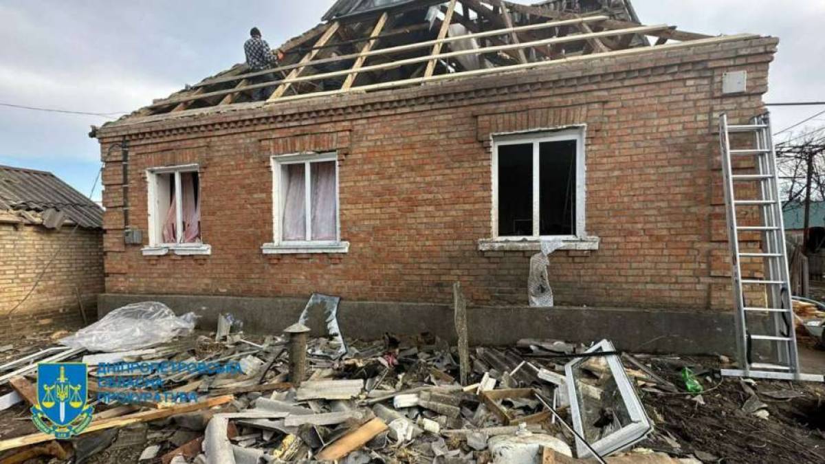 Фото з місця вечірнього “прильоту” 9 березня російських ракет по Запоріжжю