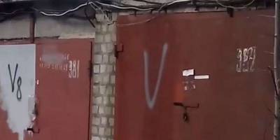 У Бердлянську окупанти, зламавши гаражі місцевих жителів, залишають на них мітки – як скунси (фото)