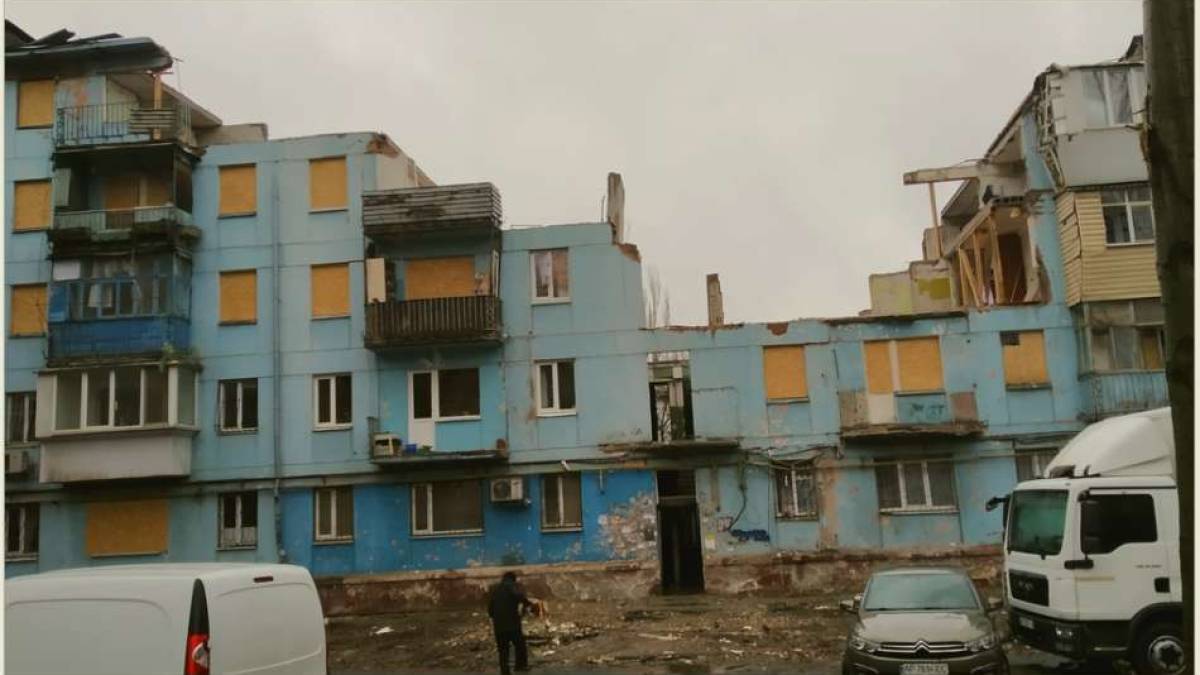 Розстріляна російськими фашистами багатоповерхівка у Запоріжжі: 9 днів по тому (фото)
