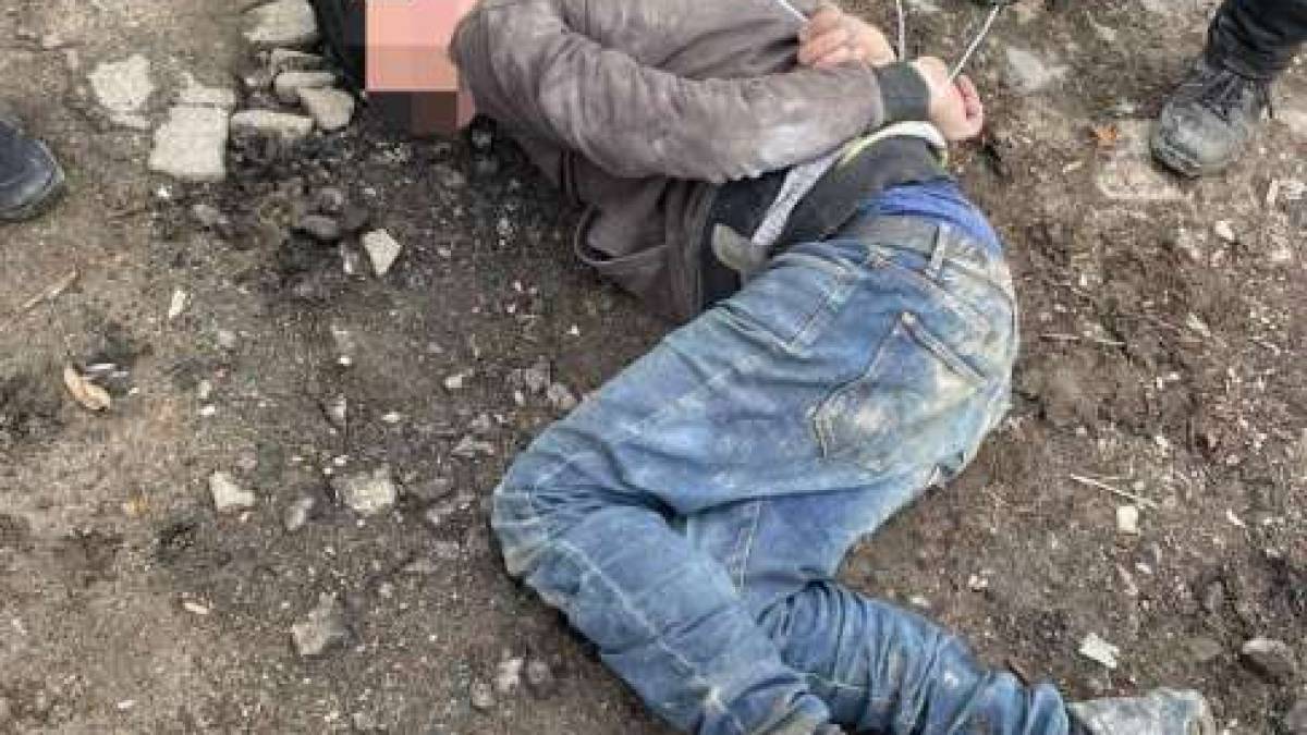 В Запорожье возле разрушенного ракетой дома задержали мародера, подробности